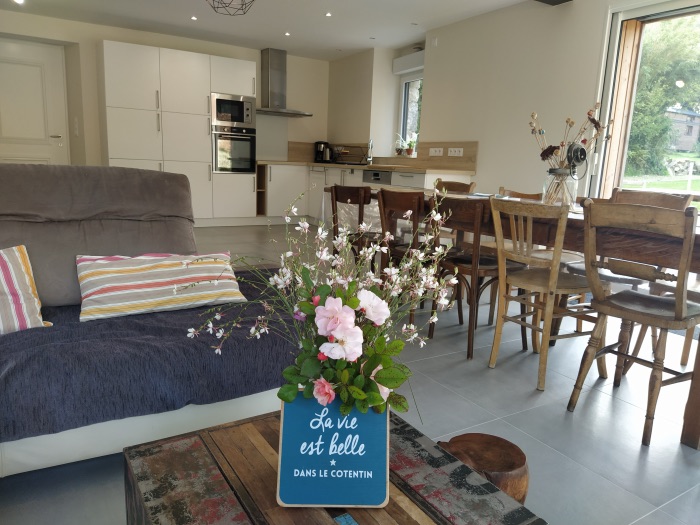 Gite convivial - Salon - Bouquet d'accueil (1)